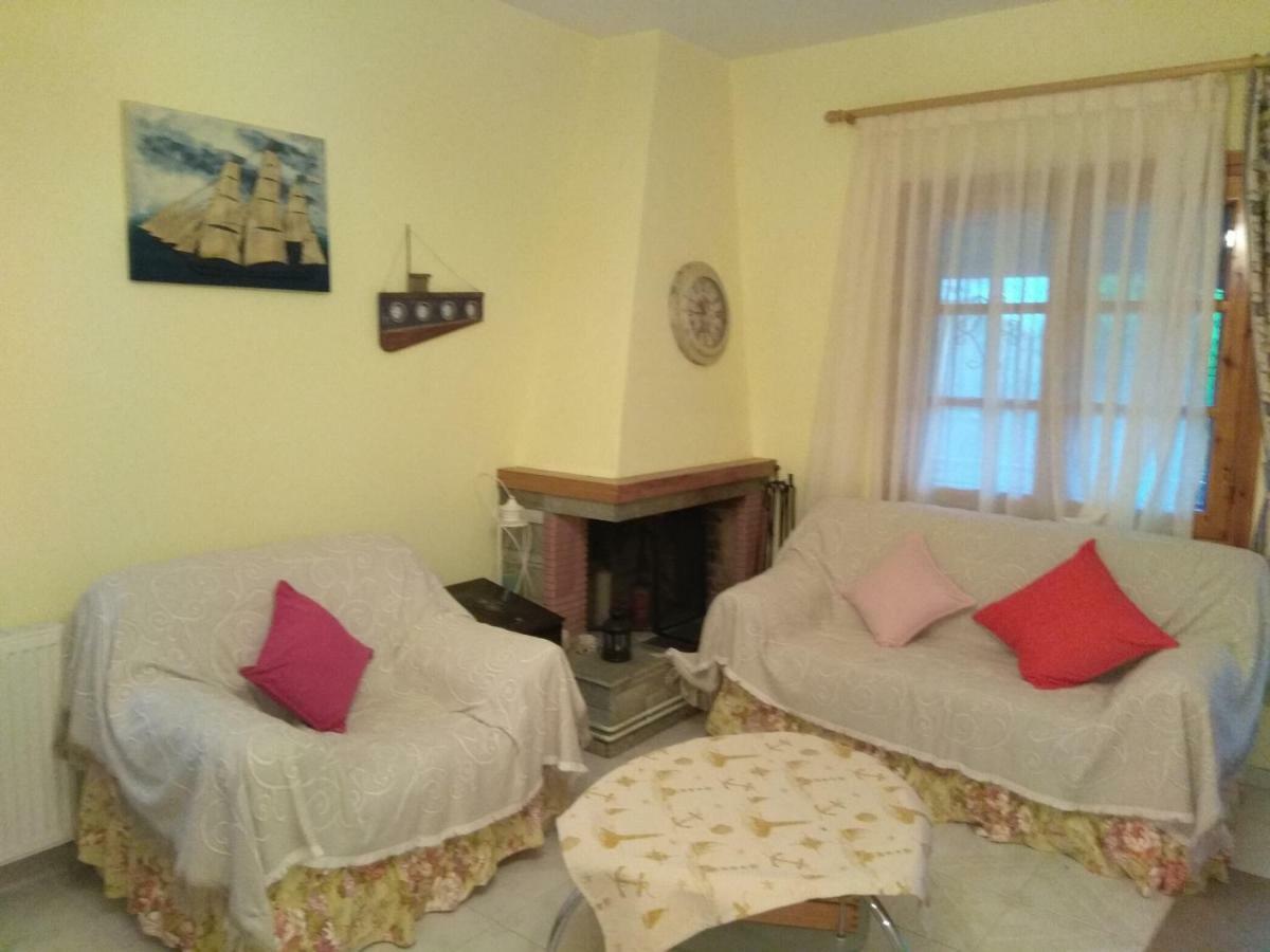 Family Seaside House In Mouries Villa Paralia Dionysiou Buitenkant foto