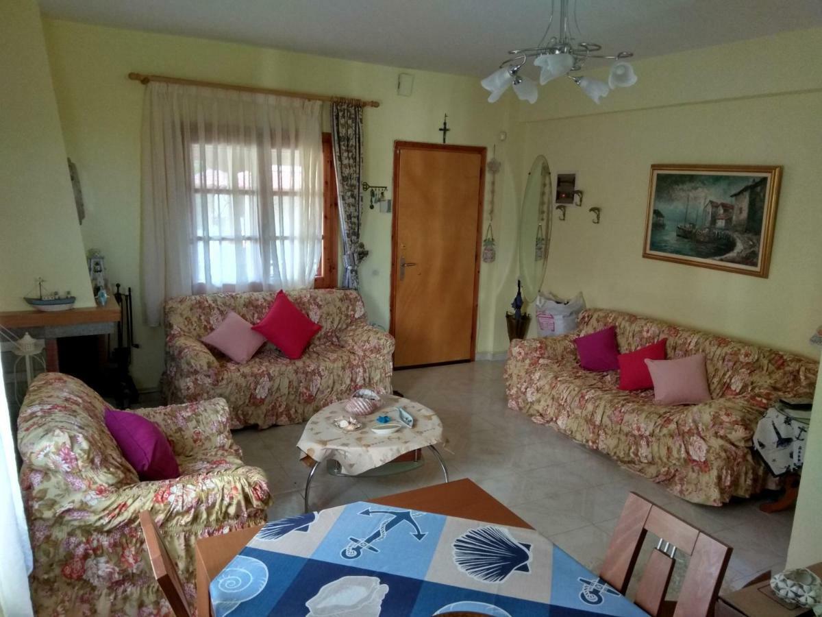 Family Seaside House In Mouries Villa Paralia Dionysiou Buitenkant foto